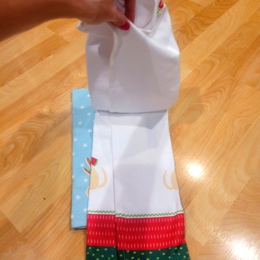 Holiday Kitchen Towel Bundle Yellow Lab New - Picture 4 of 8
